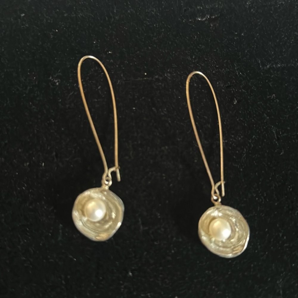 Silver toned drop earrings with genuine pearl